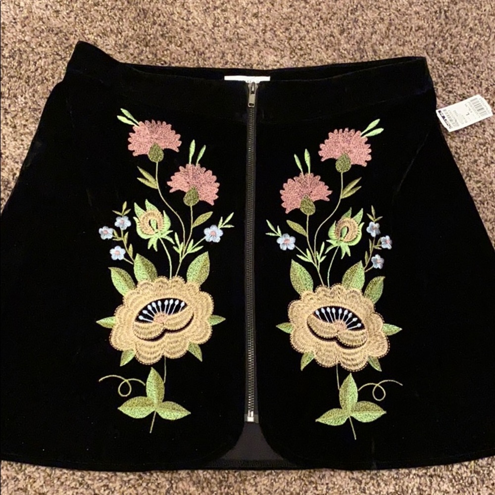 Lulumari Black Velvety Skirt